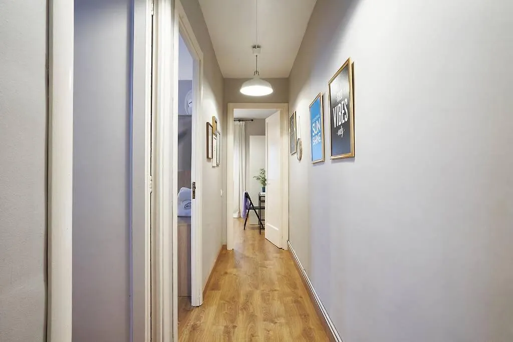 Bebarceloner Eixample Apartments - 2 Bedrooms