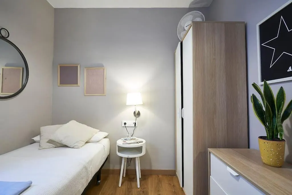 Bebarceloner Eixample Apartments - 2 Bedrooms