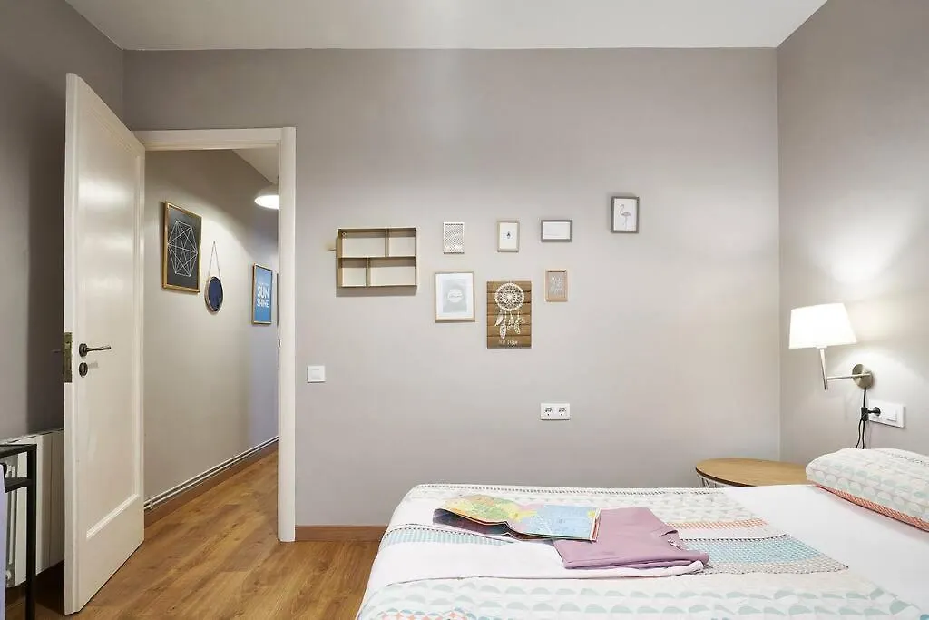 Bebarceloner Eixample Apartments - 2 Bedrooms