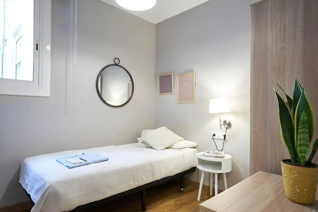 Bebarceloner Eixample Apartments - 2 Bedrooms
