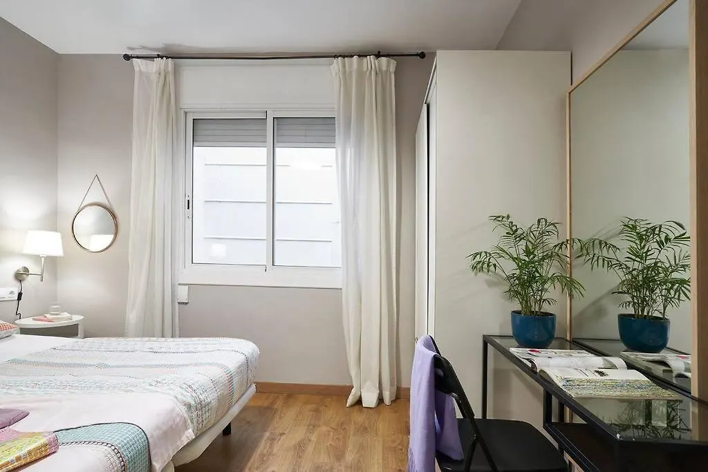 Bebarceloner Eixample Apartments - 2 Bedrooms